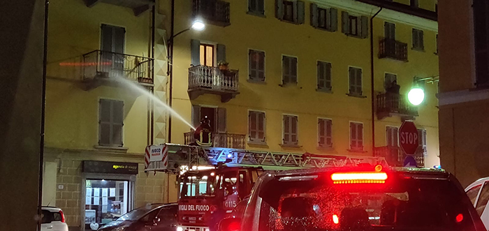 Principio d'incendio in centro città, intervengono i Vigili del fuoco