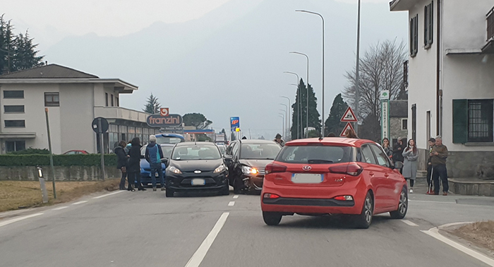 Scontro alle porte di Domo, traffico bloccato