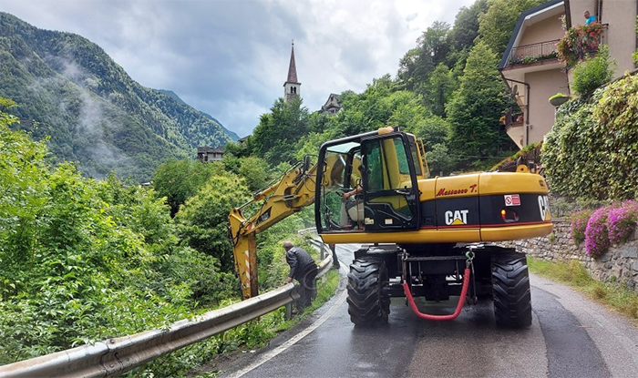 Taglio delle piante lungo la strada provinciale 66 della valle Anzasca. Foto