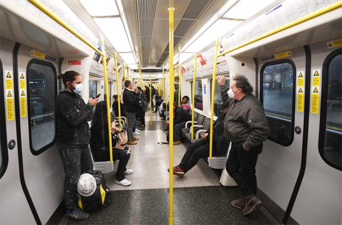 Piemonte: si valuta lo stop al distanziamento su bus e treni