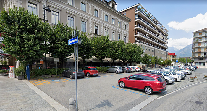 Domo: cambia look piazza Matteotti, via i posteggi di fronte all'uscita della stazione