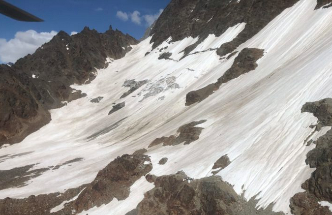 Un aereo si schianta sulle montagne del Vallese, quattro morti