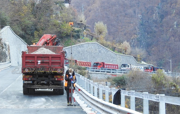 Collaudo per il nuovo ponte della valle Anzasca. Foto
