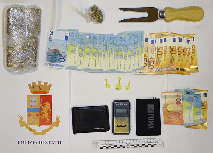 Cocaina, hashish, marijuana: giovane arrestato per spaccio di sostanze stupefacenti