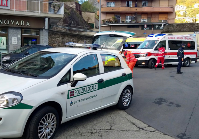 Ciclista contro auto. Ferito, è stato portato al Dea 