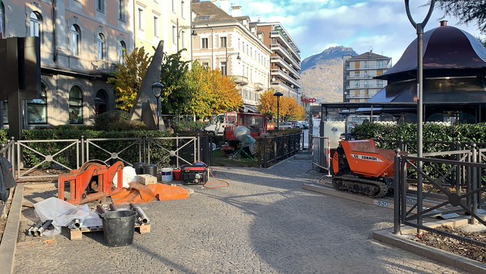 Via le panchine dal Parchetto in stazione