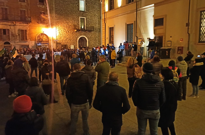 Proteste per gli orari dei pubblici esercizi, a Domo in piazza anche Cna: "Forme di sostegno a chi è in difficoltà”