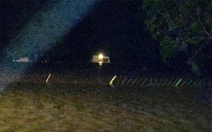 Anziano bloccato in una roulotte. Il prato trasformato in un lago. Salvato col gommone dei Vigili del fuoco