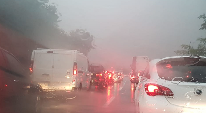  Lunghe code in superstrada, camion in avaria nel tratto in doppio senso interessato dai lavori