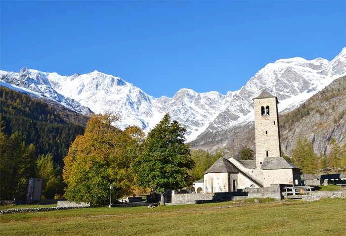 I colori dell'autunno al Dorf di Macugnaga. Foto