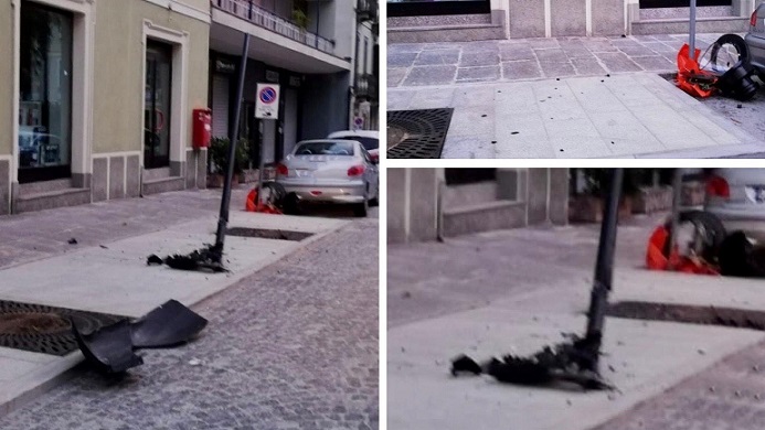 Abbatte un palo della luce con l'auto e resta in panne