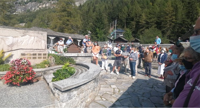 A Macugnaga il ricordo degli alpinisti caduti sul Monte Rosa. Foto