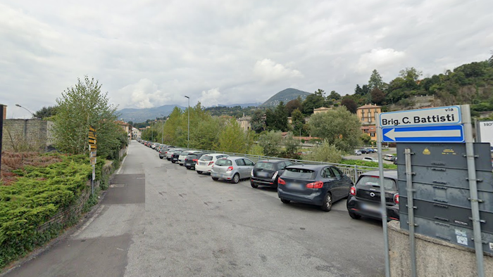 Si aggiorna la variante su via Brigata Cesare Battisti, obiettivo: il doppio senso di circolazione  