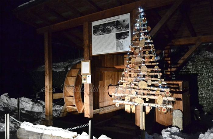 L’albero di Natale della "Pesta" celebra la festività e ricorda i minatori. Foto