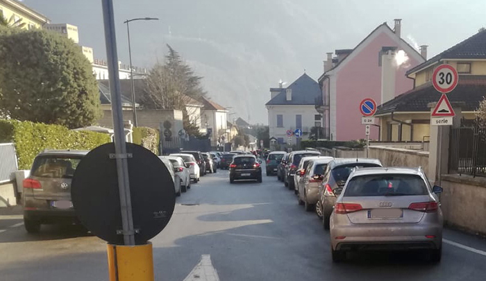 Traffico in tilt per i tamponi covid. Un segno dei tempi