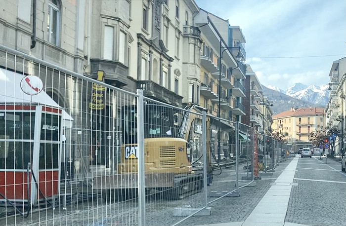 Traffico bloccato da giovedì in corso Moneta per i lavori di ripristino della pavimentazione in pietra