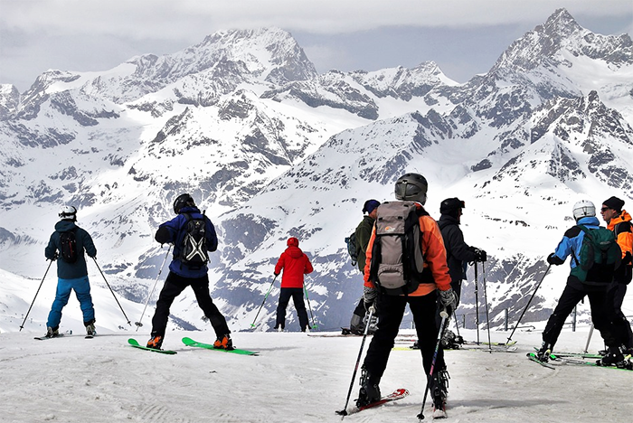 Nella vicina Svizzera neve, impianti di sci aperti e federalismo, ce ne parla Walter Finkbohner