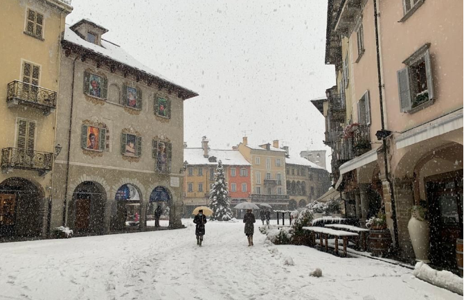 Imbiancate dalla neve le strade ossolane. Due giorni con i fiocchi