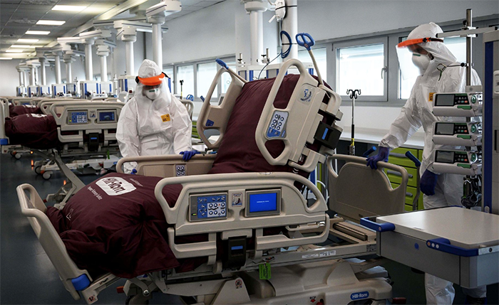 Dimissioni assitite dei pazienti Covid in guarigione per far calare la pressione sugli ospedali 