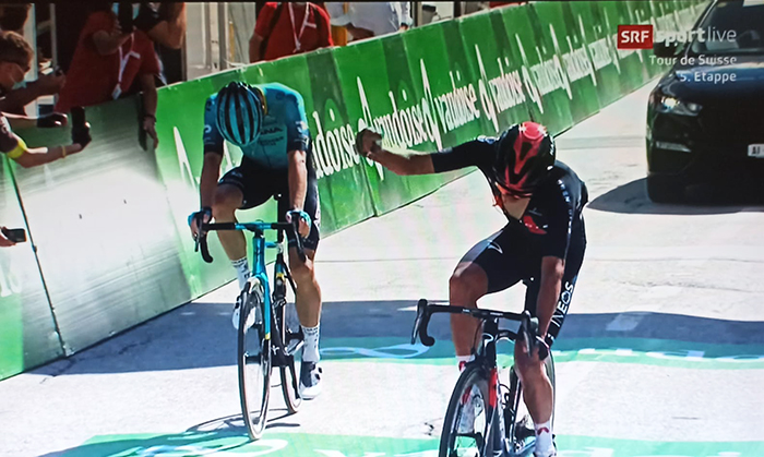 Tour de Suisse, Ineos Grenadiers show in Vallese. A Carapaz tappa e maglia, Van der Poel: ‘’Tappa dura’’  