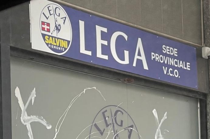 Vernice contro la sede della Lega a Intra, Montani sporge denuncia 