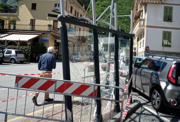 Danneggiata nella notte la pensilina di Piedimulera