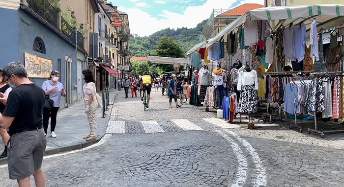 Partono i lavori in via Rosmini: i banchi del mercato spostati in piazza Matteotti e Cavour