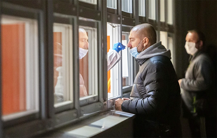 Tampone gratuito per i lavoratori vaccinati in attesa di validazione del green pass