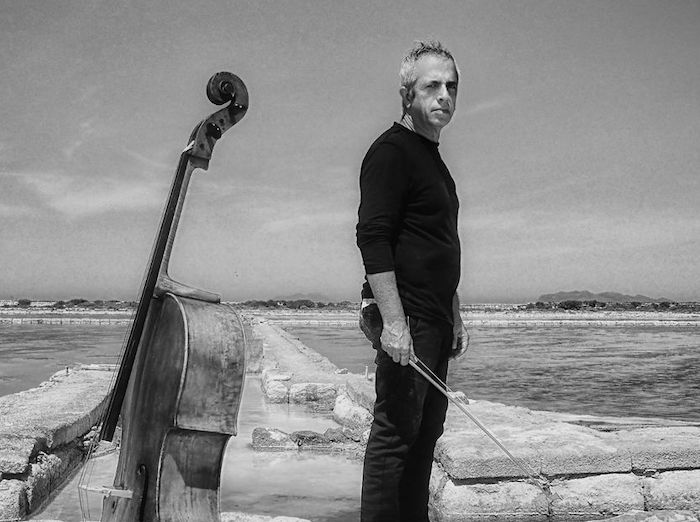 Il Festival di Stresa rinnova l'appuntamento con le suite per violoncello di Bach: di scena Giovanni Sollima 