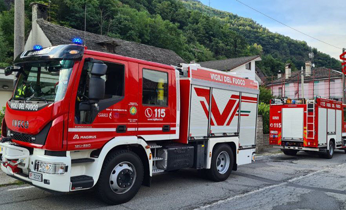 Stufetta elettrica causa un principio d'incendio, anziana trasportata al Dea. Lievi danni alla casa