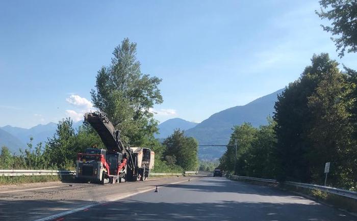 Anas asfalta e sulla superstrada si formano code 