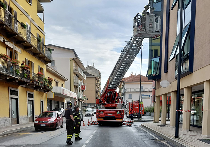L'Ossola resta senza autoscala ("prestata" ai Vvf del torinese). Per ogni intervento si deve aspettare quella di Verbania