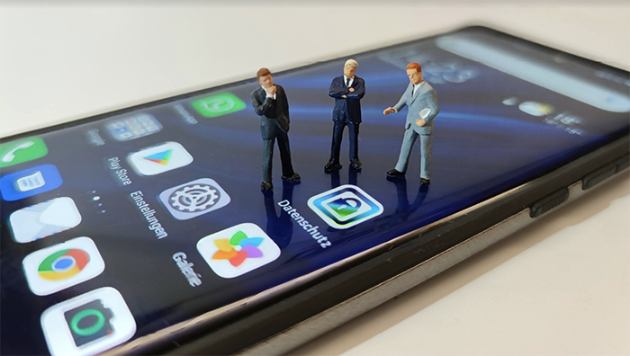 Qualche suggerimento per la tutela della privacy quando usiamo cellulare e tablet, ce ne parla Carlo Crapanzano
