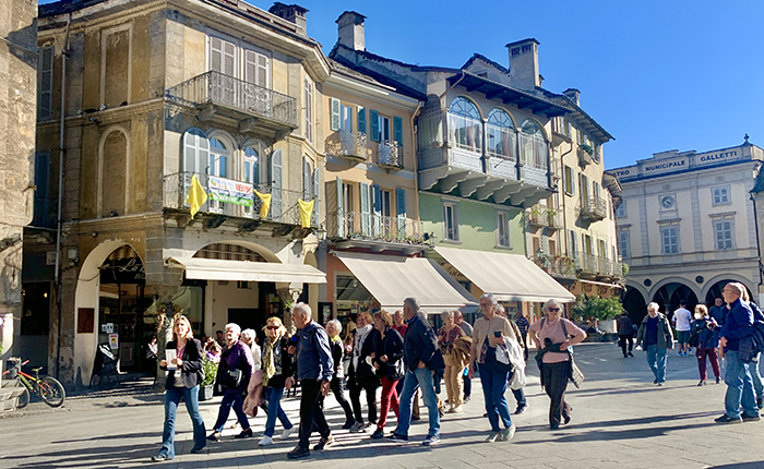 I turisti ritornano ad affollare l'Ossola. E Domodossola sabato era nuovamente... svizzera