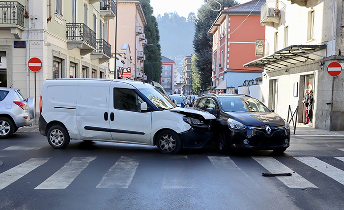 Incidente all’incrocio di via Dissegna con via Trabucchi