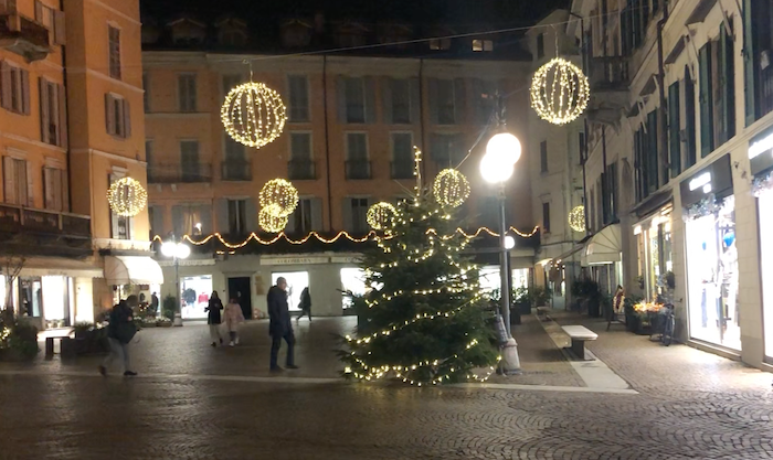 È Natale “Teniamoci vicini” a Intra