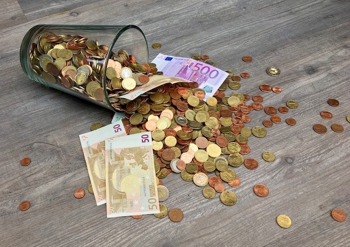 Federconsumatori: stangata da 2400 euro a famiglia nel 2023, tabella dei rincari
