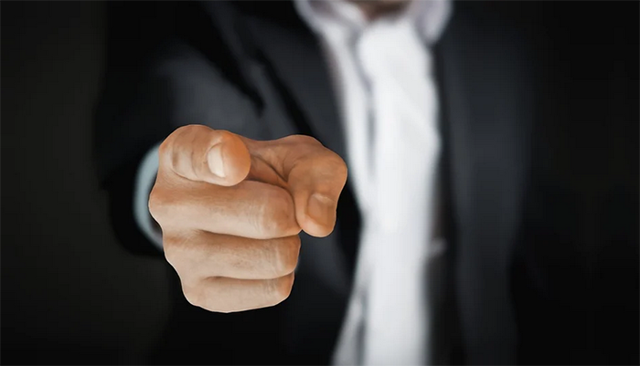 "Attento a quello che fai", "Attento a come scrivi"... L’intimidazione è reato? Ce ne parla Carlo Crapanzano