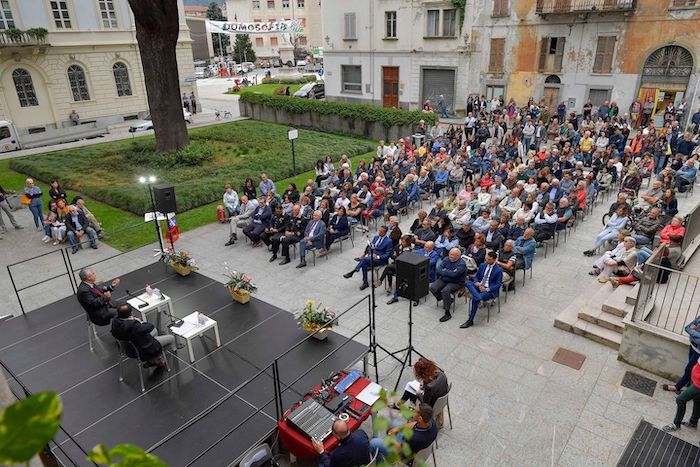 Domosofia ritorna con un'edizione dedicata alla luccicanza 