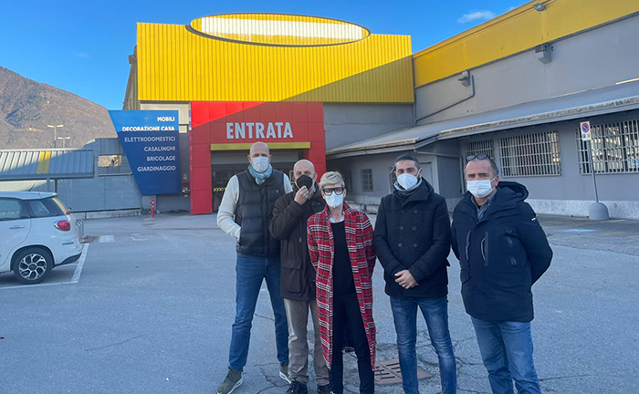 Riapre l'ex Mercatone Uno di Crevoladossola con l'abbigliamento di Mag Moda. Soddisfazione per i lavoratori