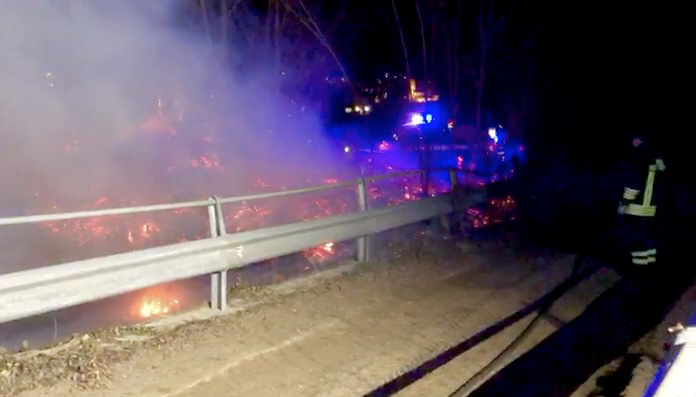 Incendio di sterpaglie a Crevoladossola