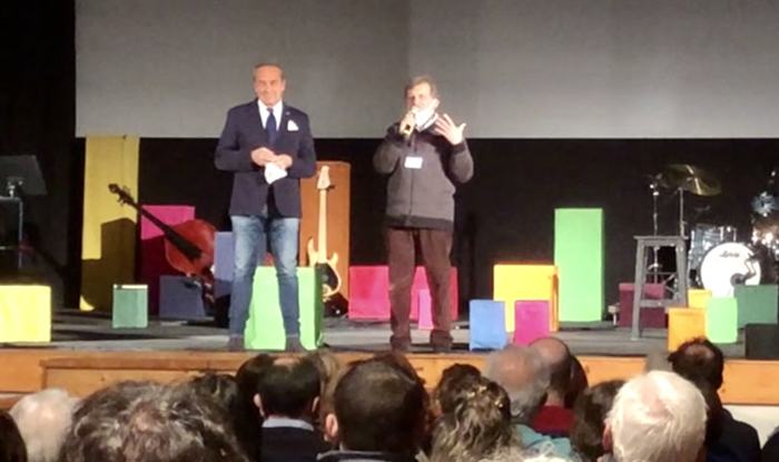 Sul palco della Fabbrica il saluto al  factotum Roberto Bassa prossimo alla pensione