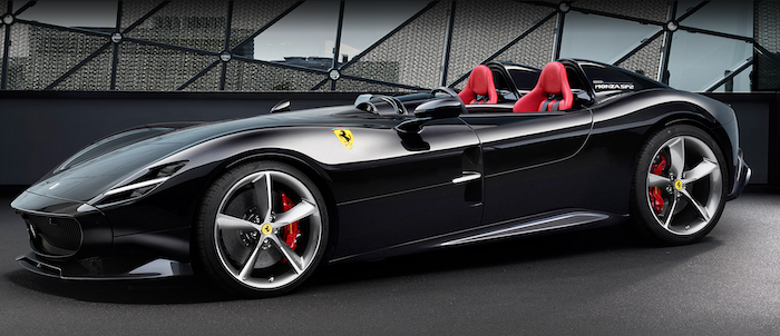 Stresa: sul lungolago la sfilata delle iconiche Ferrari Monza 