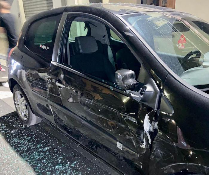 Crevoladossola: impatta sull'auto in sosta e scappa