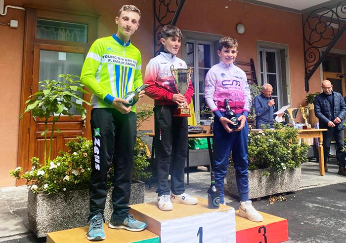 Samuele Fighetti del Pedale Ossolano vince a Varallo