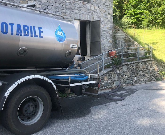 Varzo in emergenza idrica, rifornimenti con le autobotti