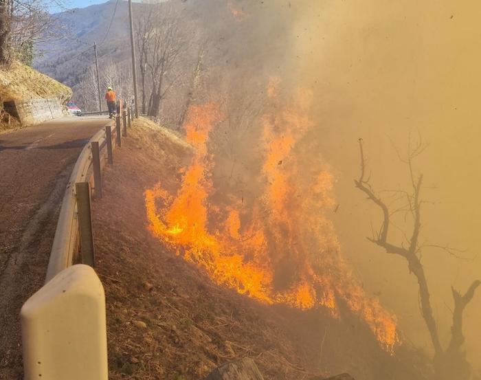 Ancora fiamme in Centovalli: distrutte due cascine 