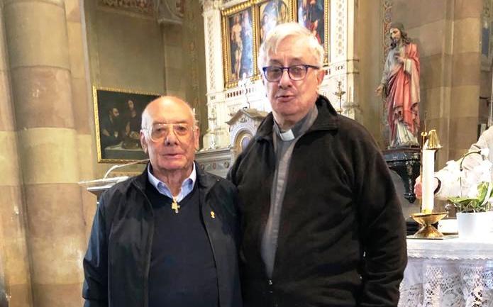 Commozione per la Messa delle Rose di Genitori per sempre, dedicata ai ragazzi che non ci sono più