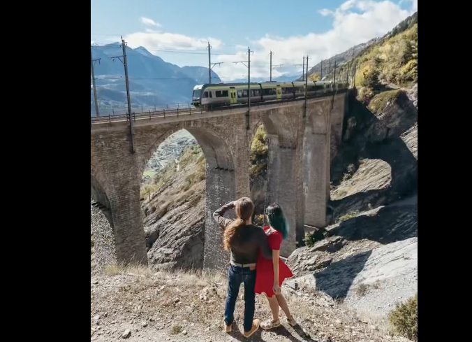 Il viaggio degli influencer Giorgio e Martina sul Trenino Verde delle Alpi
