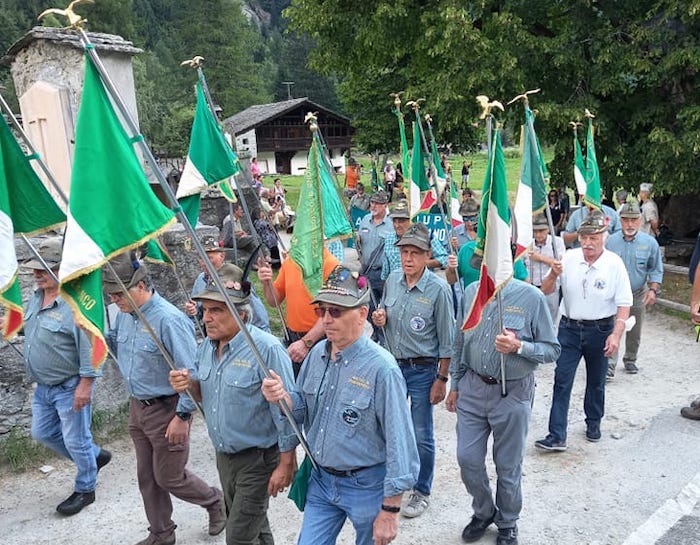 Gli Alpini di Vagna celebrano i 30 anni di fondazione del Gruppo
